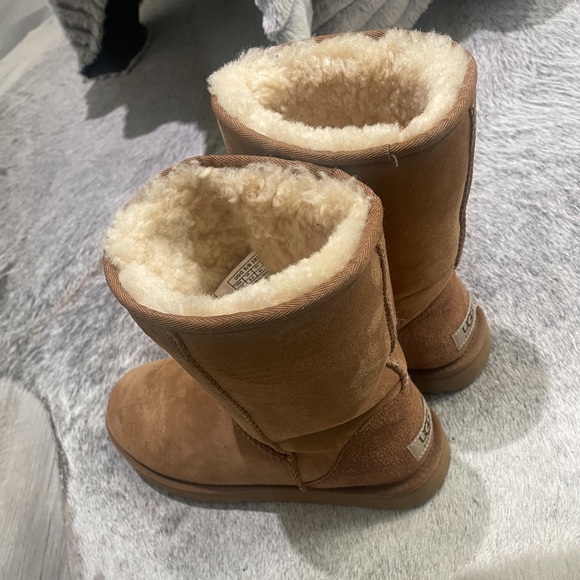 Chesnut calf high Ugg boots - Picture 1 of 6
